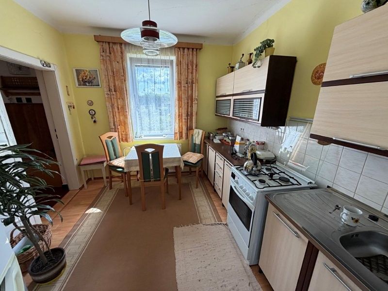 Prodej rodinného domu 200 m², pozemek 580 m² – fotografie 4