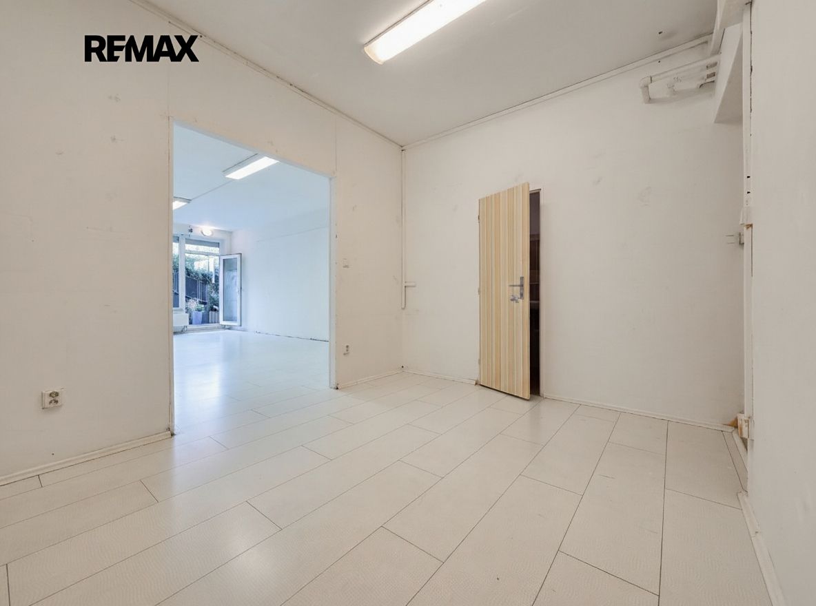 Prodej obchodního prostoru 62 m² – fotografie 2