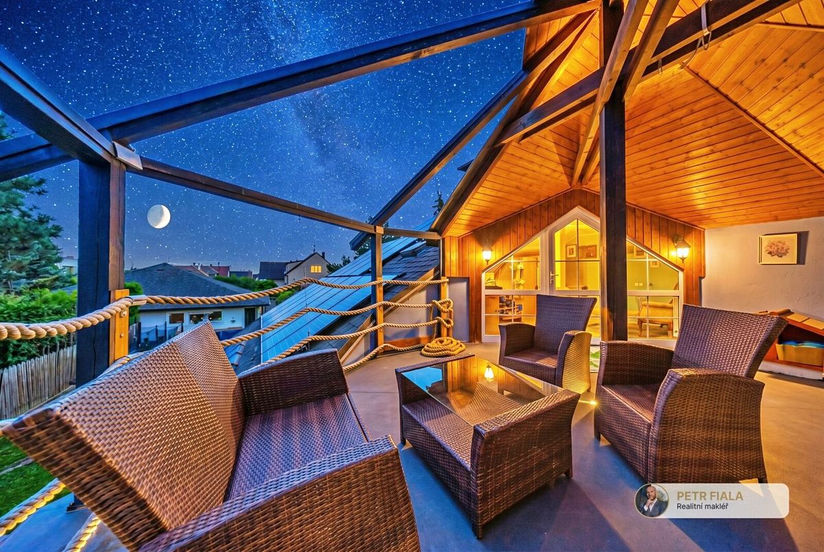 Prodej rodinného domu 305 m², pozemek 1174 m² – fotografie 5