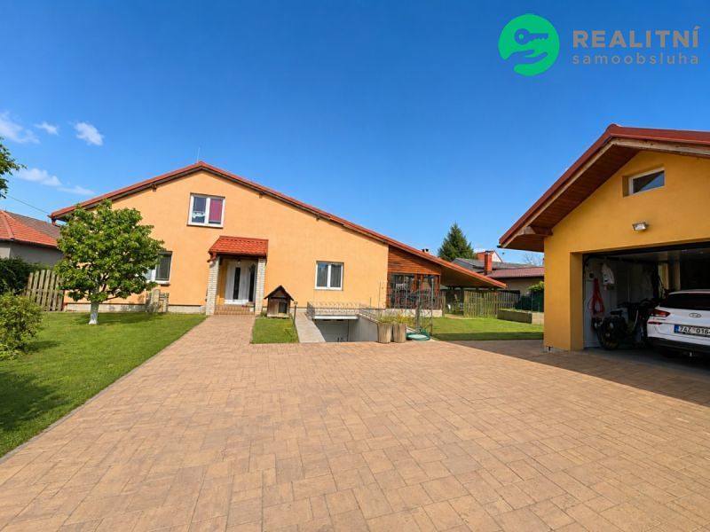 Prodej rodinného domu 220 m², pozemek 1030 m²