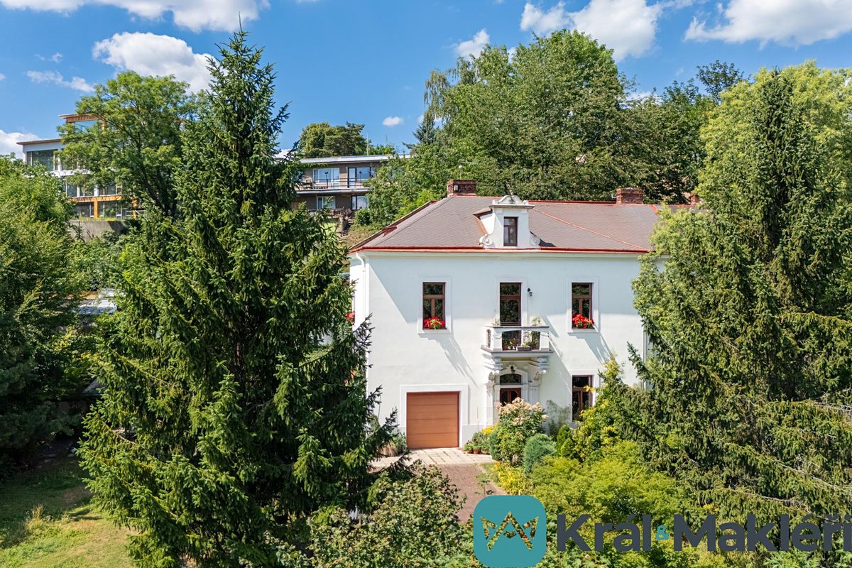 Prodej vily 242 m², pozemek 1167 m² – fotografie 2