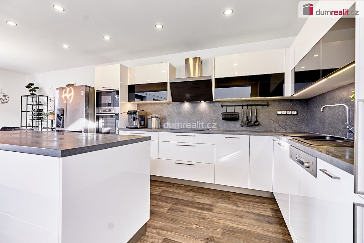 Prodej rodinného domu 136 m², pozemek 857 m² – fotografie 5
