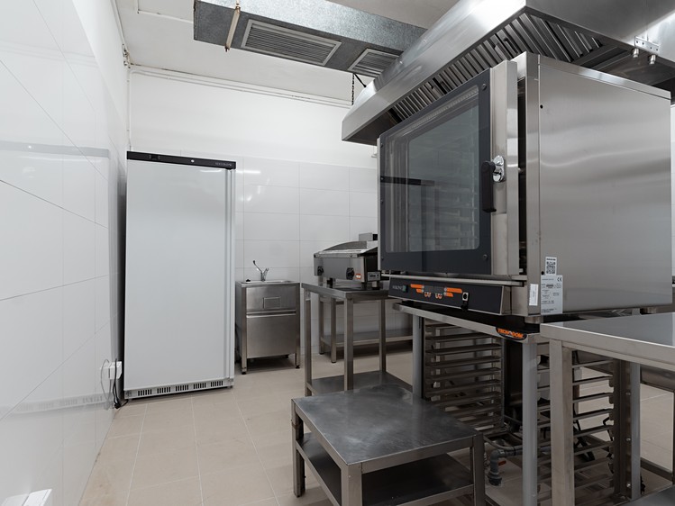Комерційне приміщення в оренду, 250 м² (13 з 21)