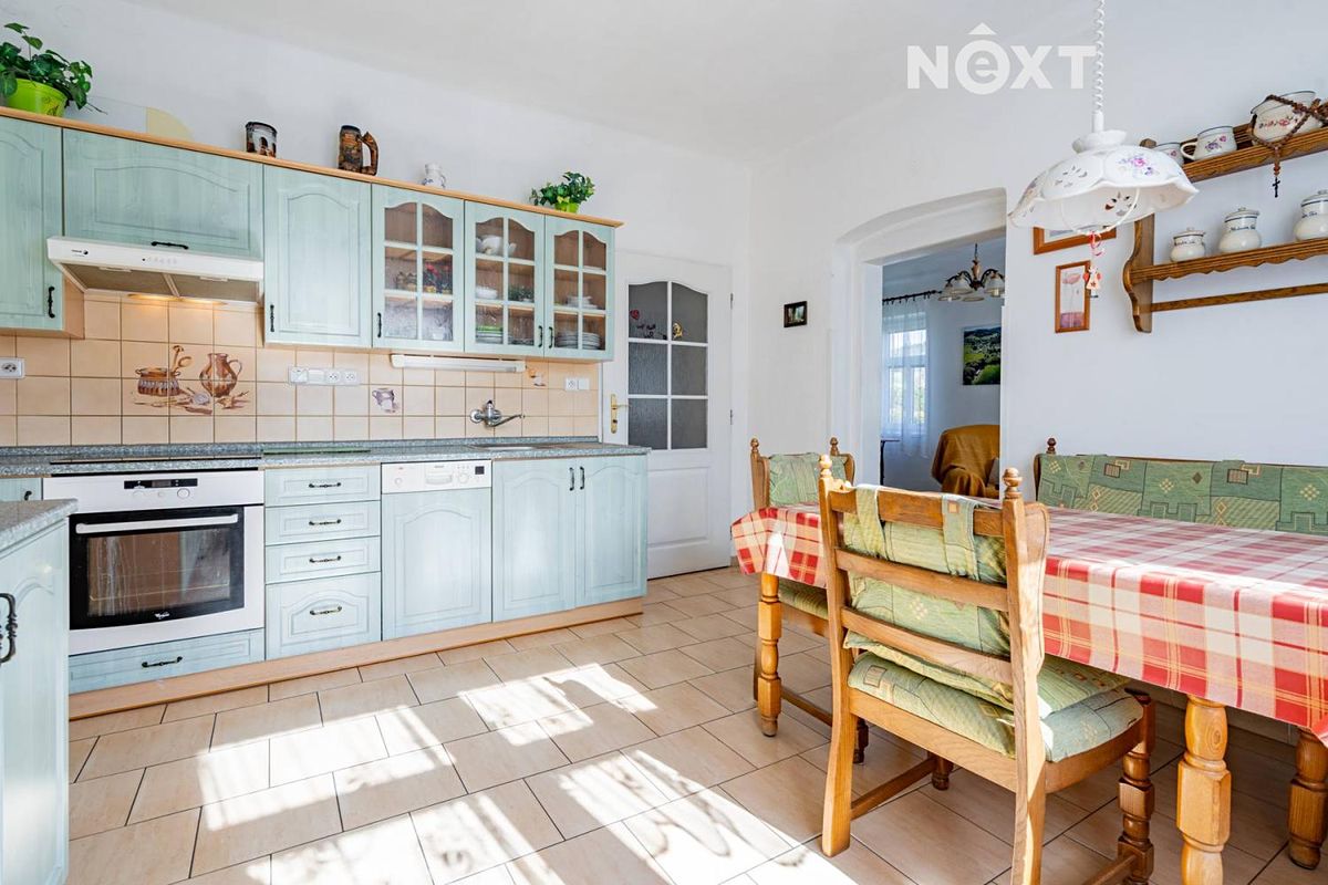 Prodej rodinného domu 160 m², pozemek 1191 m² – fotografie 2
