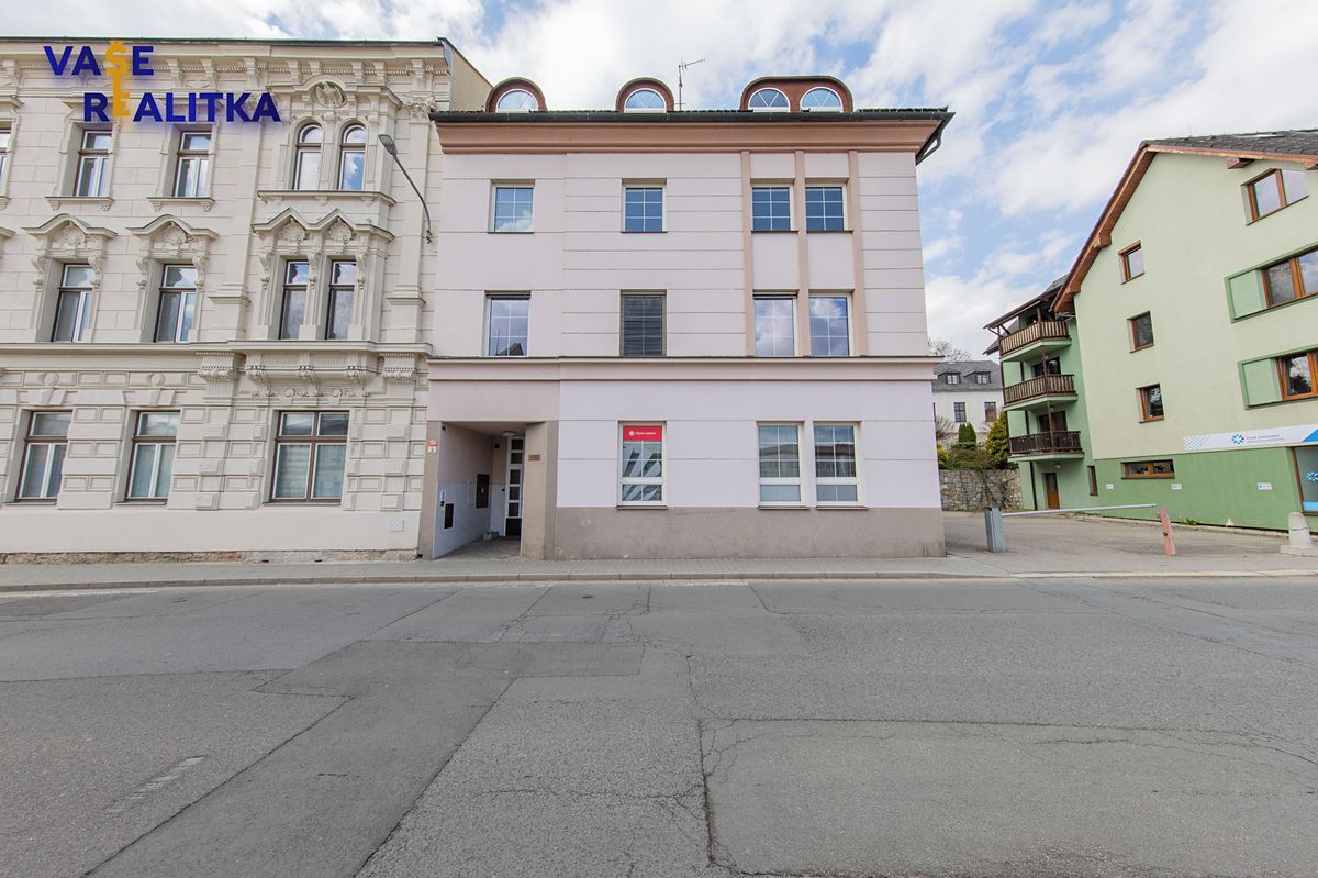 Prodej rodinného domu 347 m², pozemek 193 m² – fotografie 2