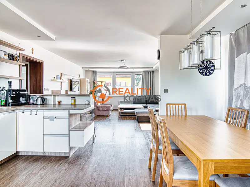 Prodej rodinného domu 220 m², pozemek 829 m², Hovorany – náhled fotky 3