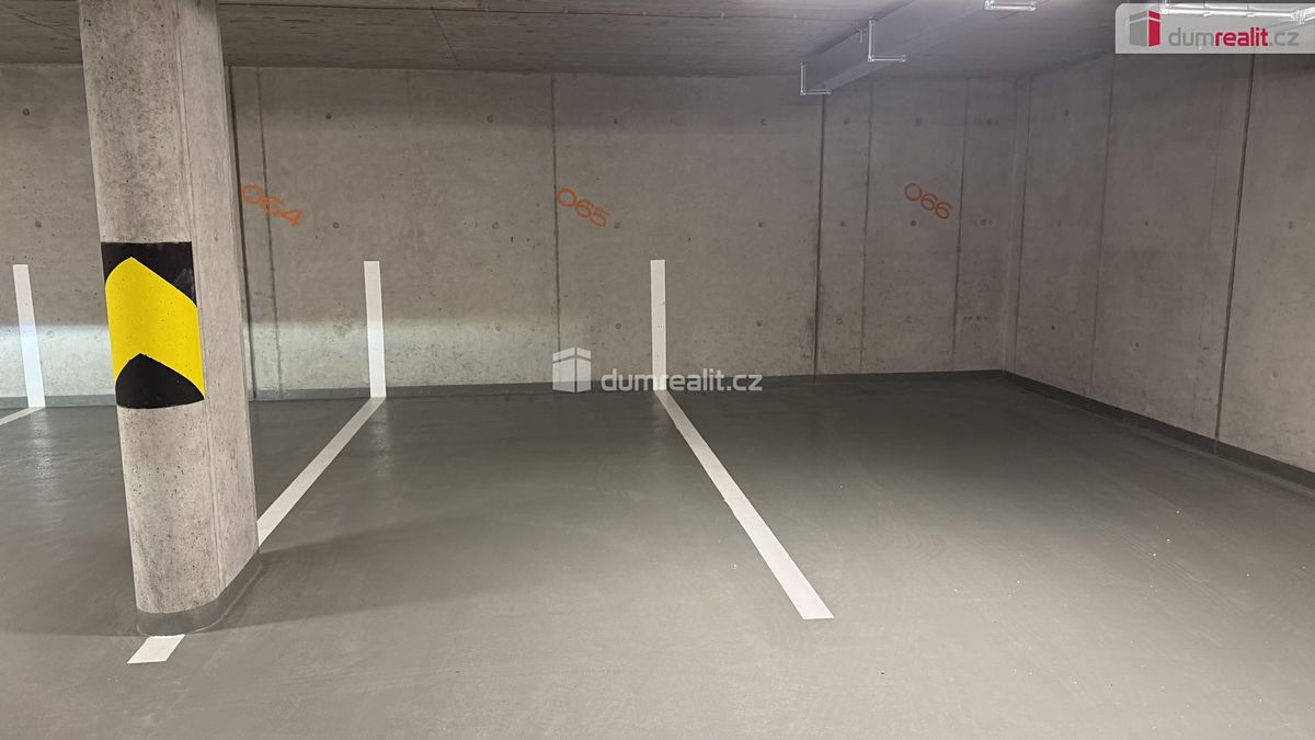 Pronájem garáže 8772 m² – fotografie 4