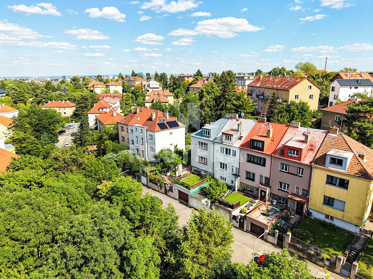 Prodej rodinného domu 195 m², pozemek 146 m² – fotografie 2