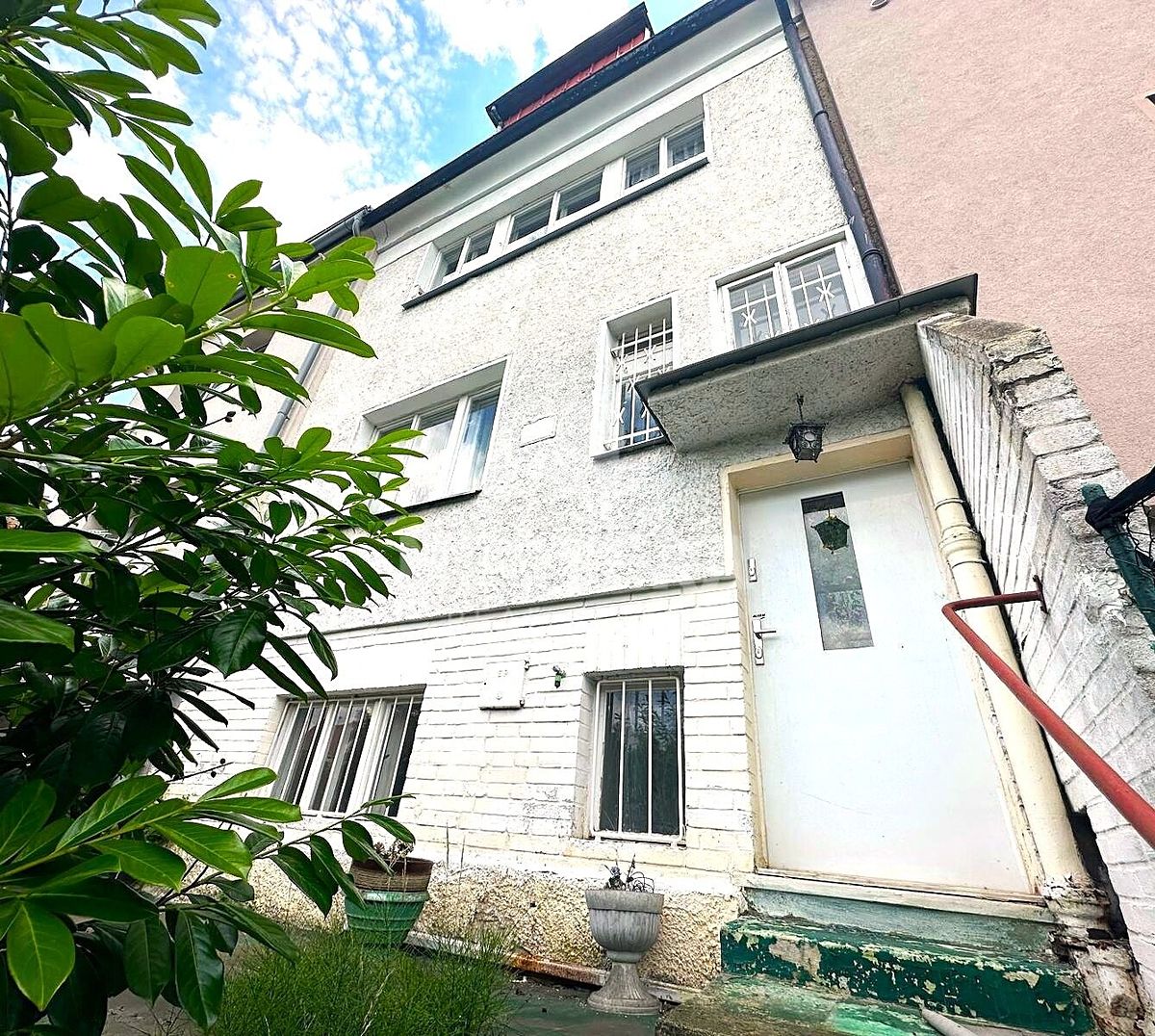 Prodej rodinného domu 195 m², pozemek 146 m² – fotografie 3
