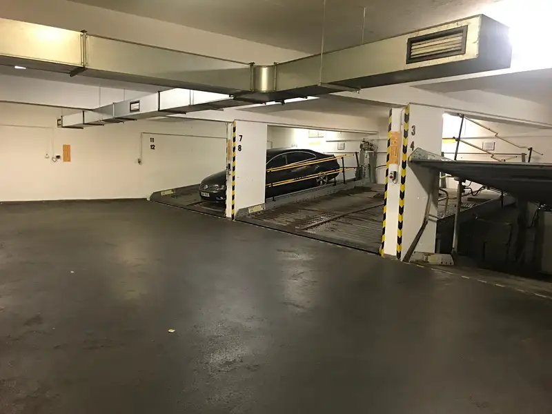 Pronájem garážového stání 18 m², Praha – náhled fotky 1