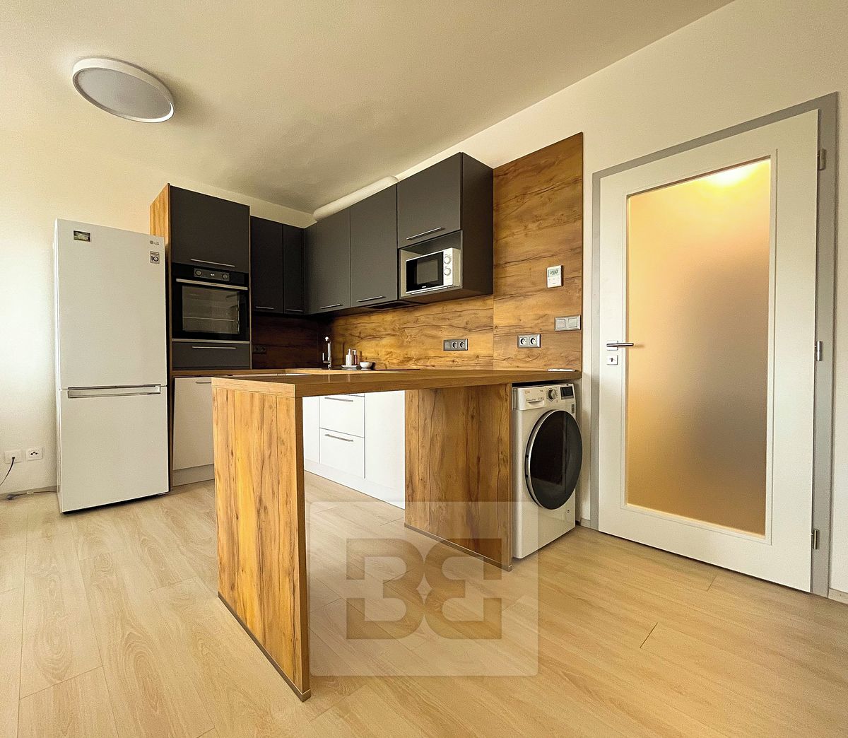 Pronájem bytu 1+kk 33 m²