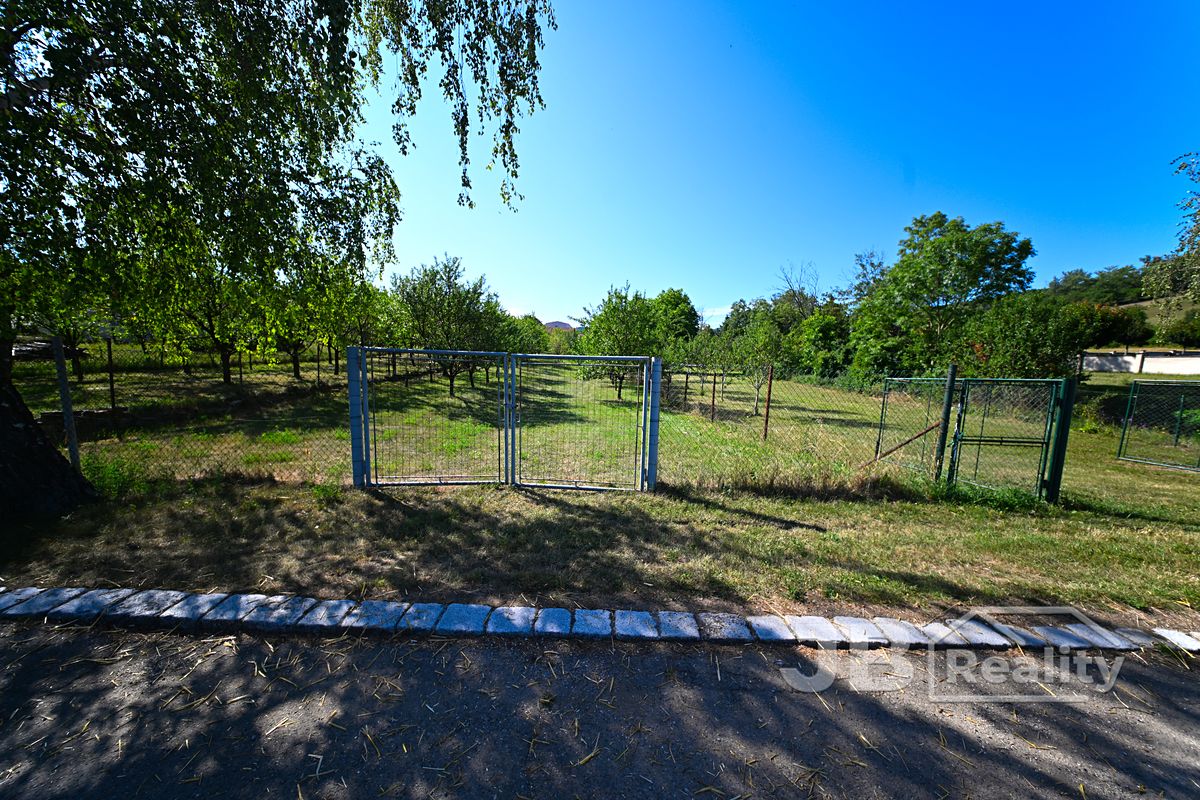 Prodej stavebního pozemku 2268 m² – fotografie 2