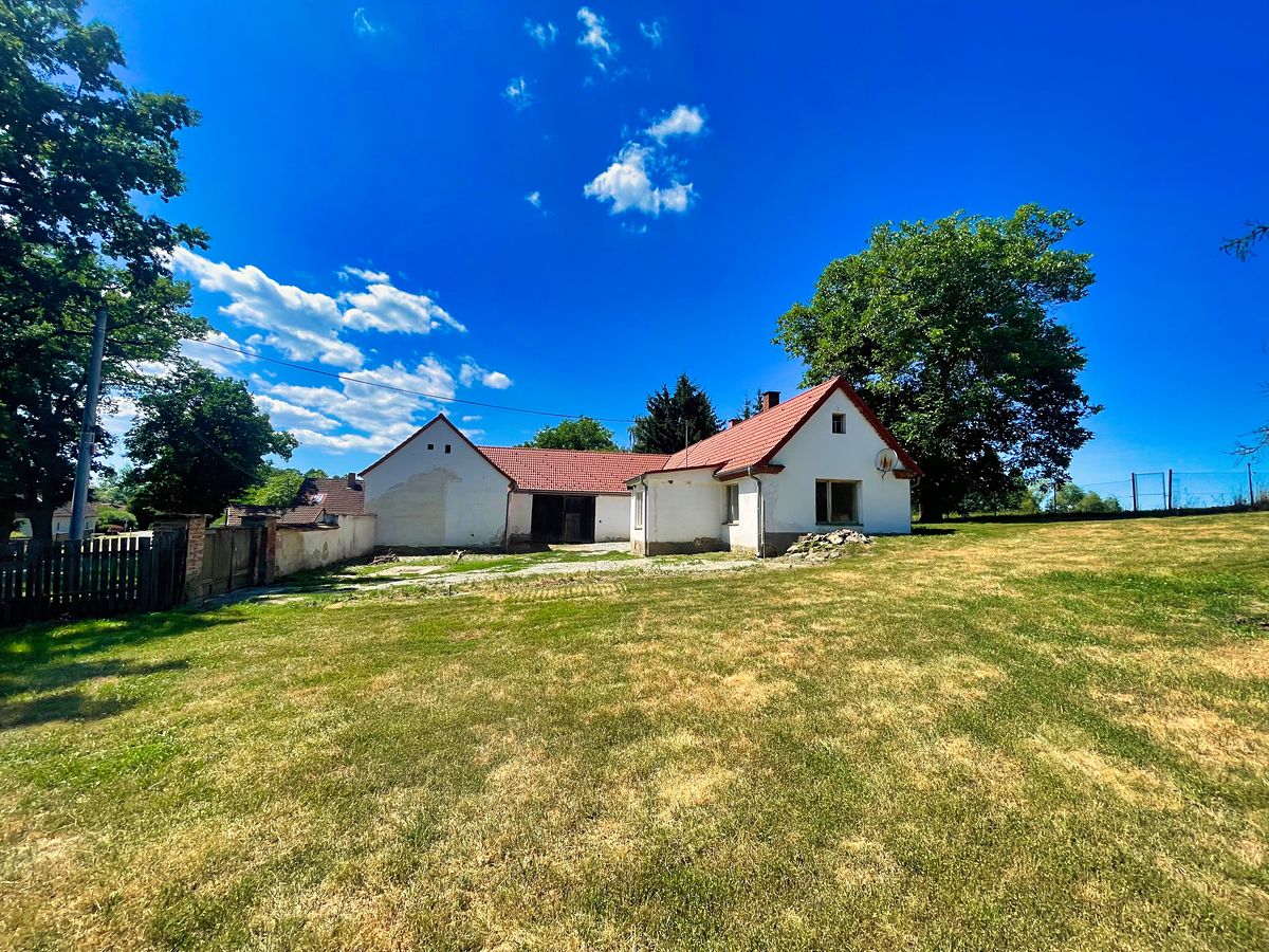 Prodej rodinného domu 100 m², pozemek 1985 m²