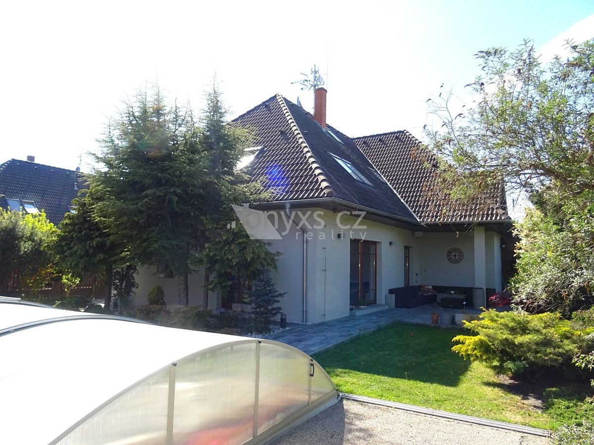 Prodej rodinného domu 255 m², pozemek 632 m² – fotografie 4