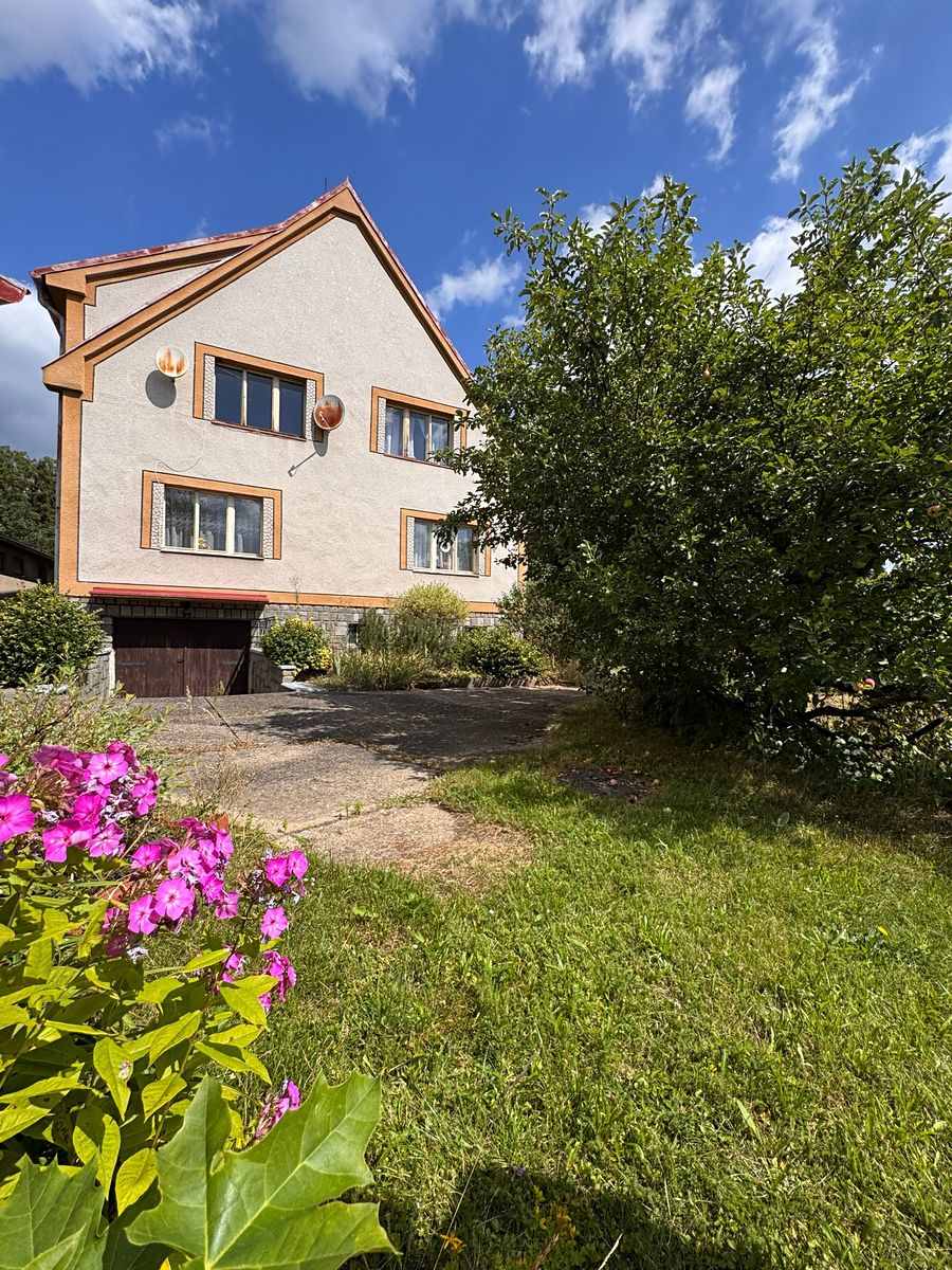 Prodej rodinného domu 200 m², pozemek 1617 m²