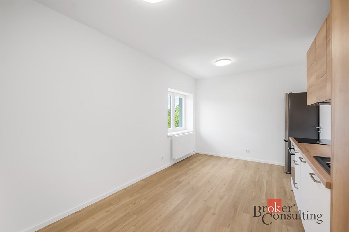 Pronájem bytu 2+kk 34 m² – fotografie 3