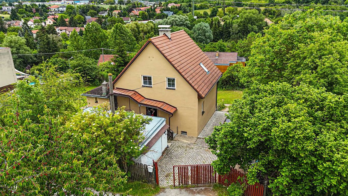 Prodej rodinného domu 181 m², pozemek 678 m² – fotografie 2