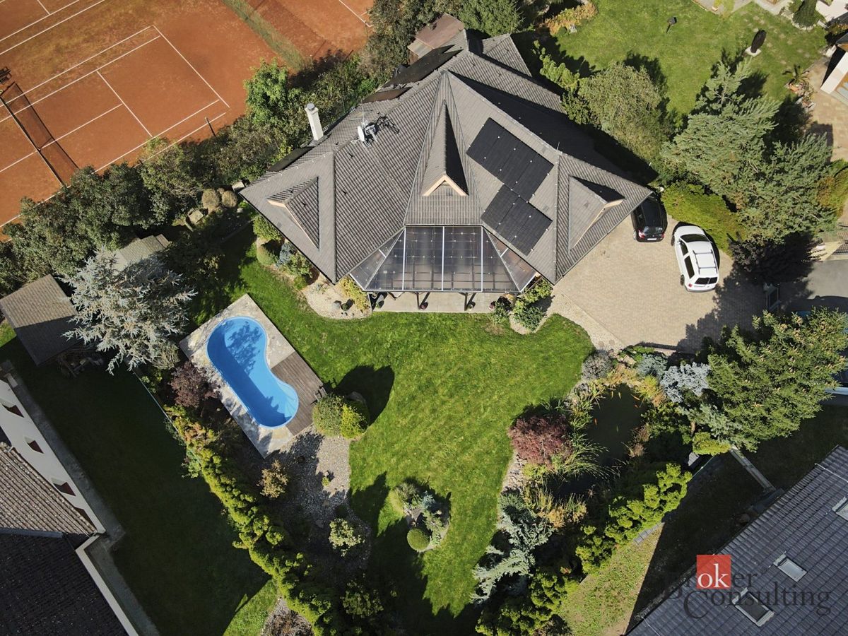 Prodej rodinného domu 280 m², pozemek 981 m² – fotografie 3