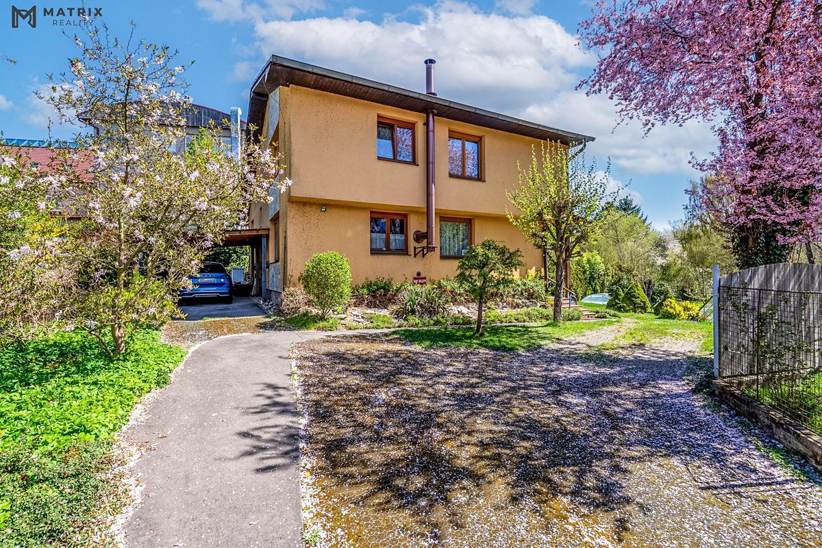 Prodej rodinného domu 336 m², pozemek 1442 m² – fotografie 2