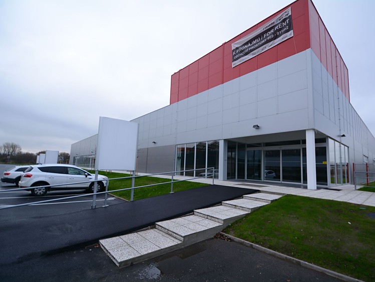 Pronájem komerčního prostoru, 698 m² (2 z 7)