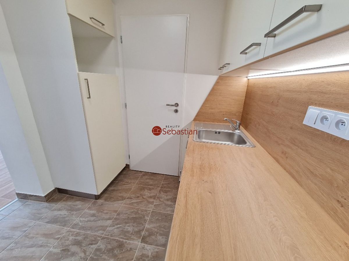 Pronájem bytu 2+1 48 m² – fotografie 3