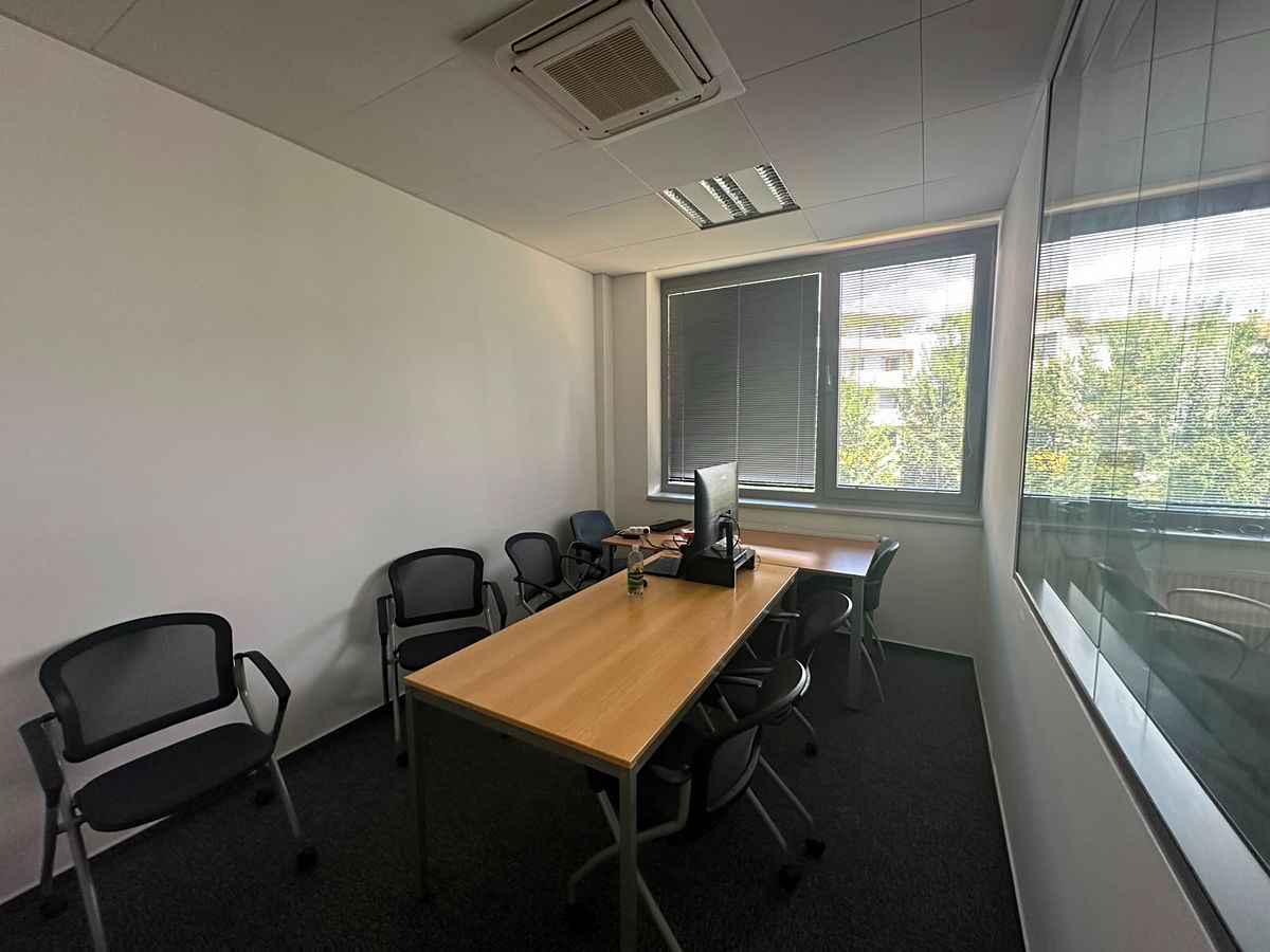 Pronájem kanceláře 45 m² – fotografie 3