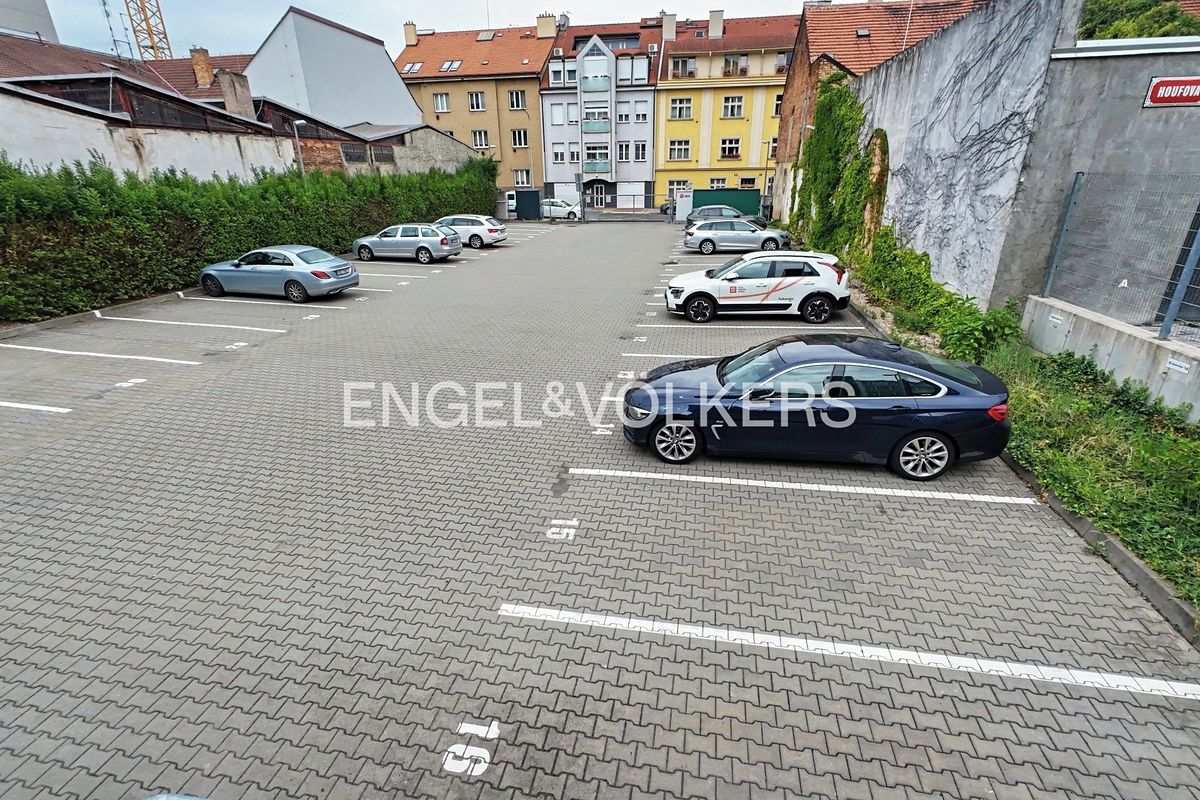 Pronájem garážového stání 886 m² – fotografie 2