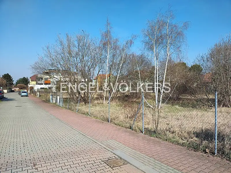 Prodej stavebního pozemku 727 m², Praha – náhled fotky 3