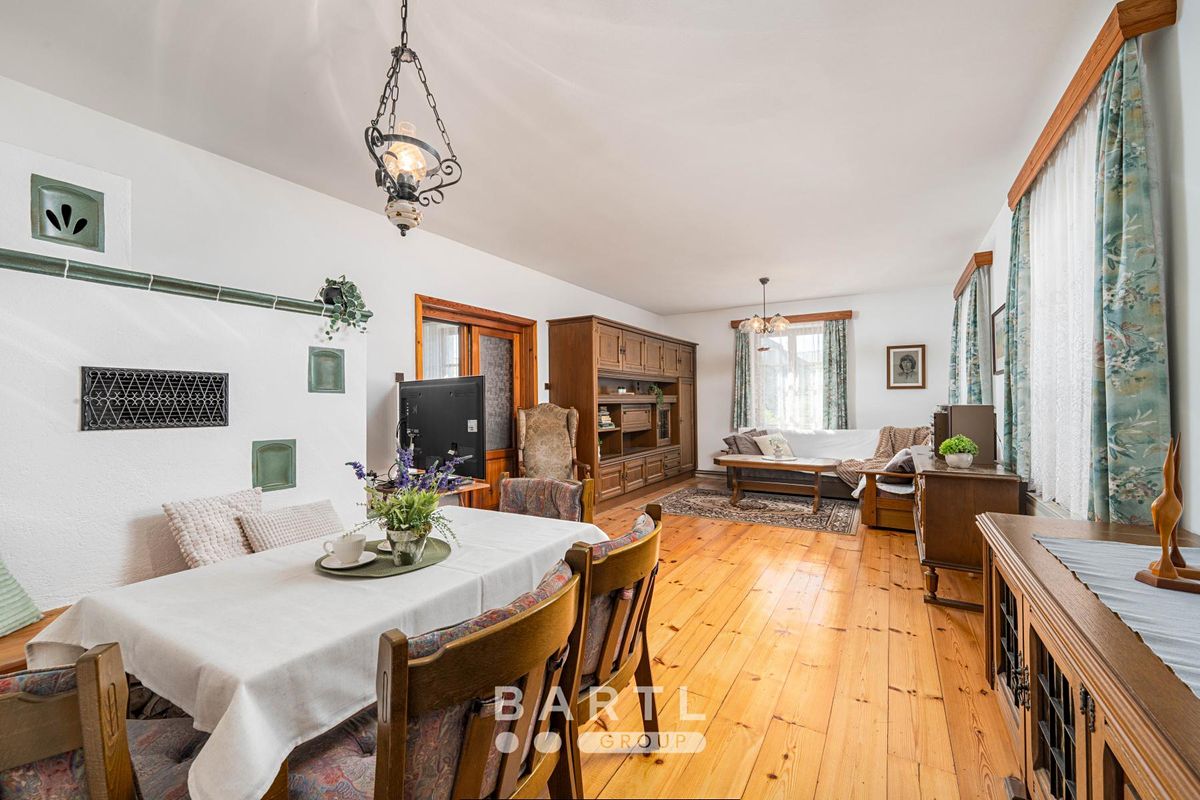 Prodej rodinného domu 210 m², pozemek 874 m² – fotografie 3