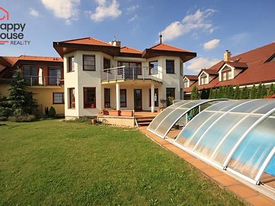 Pronájem rodinného domu 310 m², pozemek 910 m²