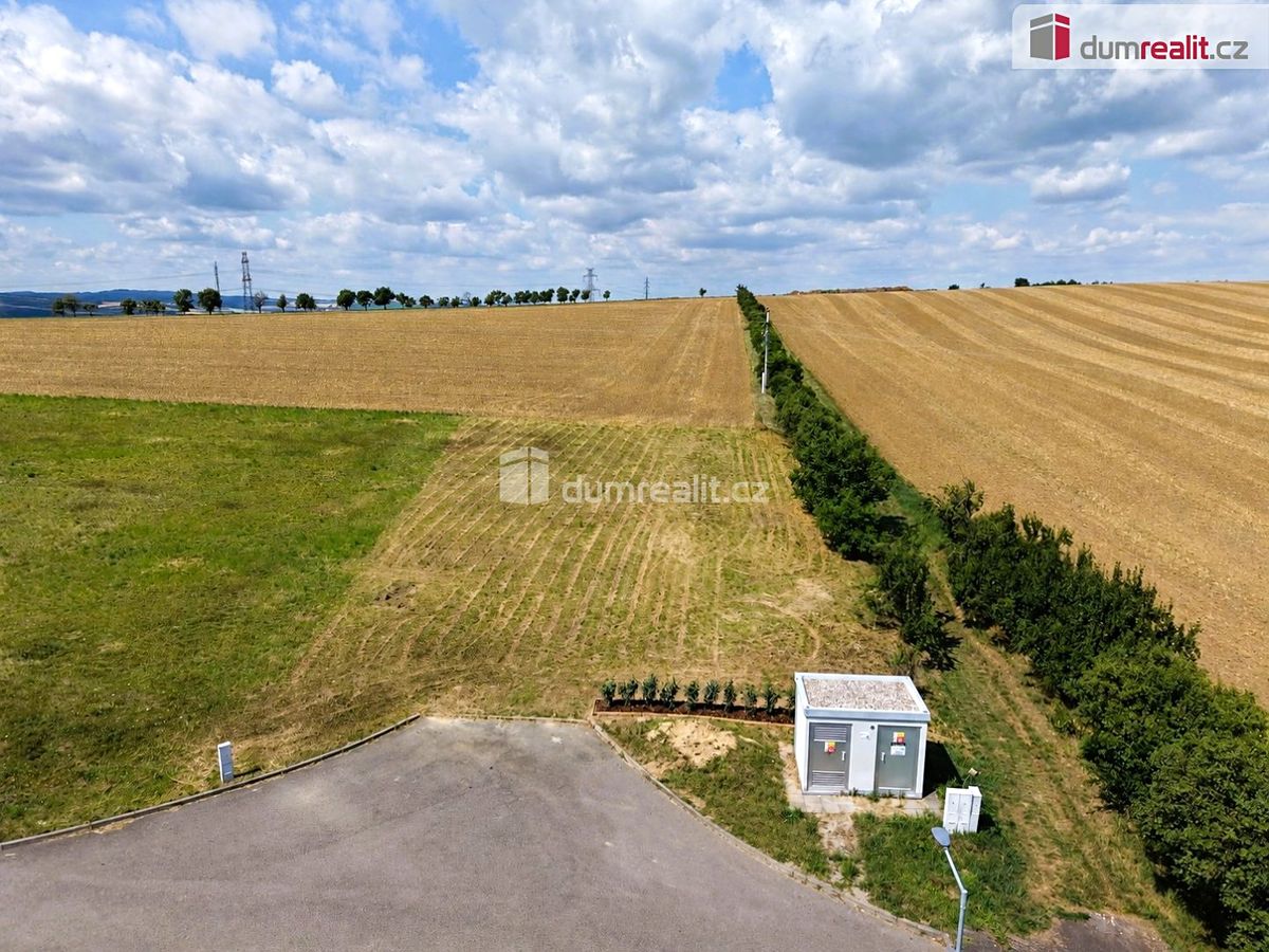 Prodej stavebního pozemku 1303 m² – fotografie 3
