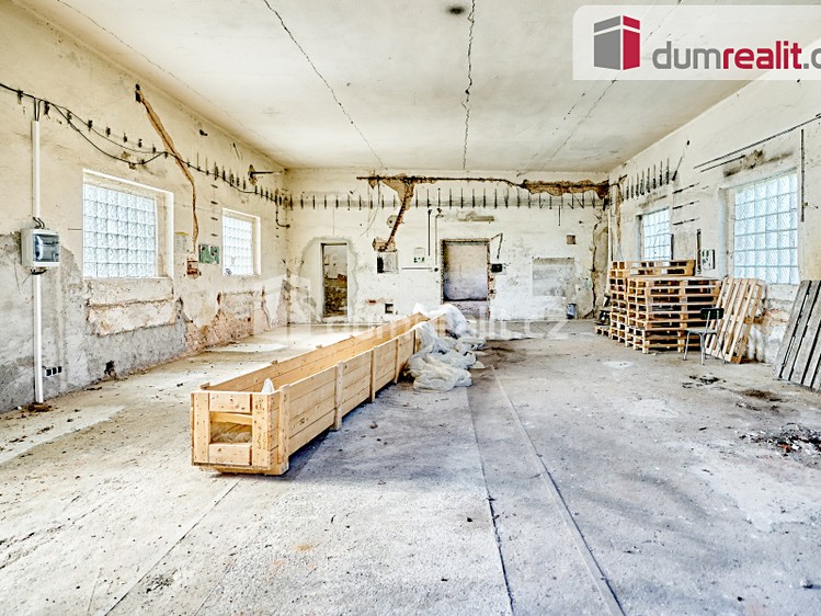 Prodej komerčního prostoru, 2 500 m² (24 z 32)