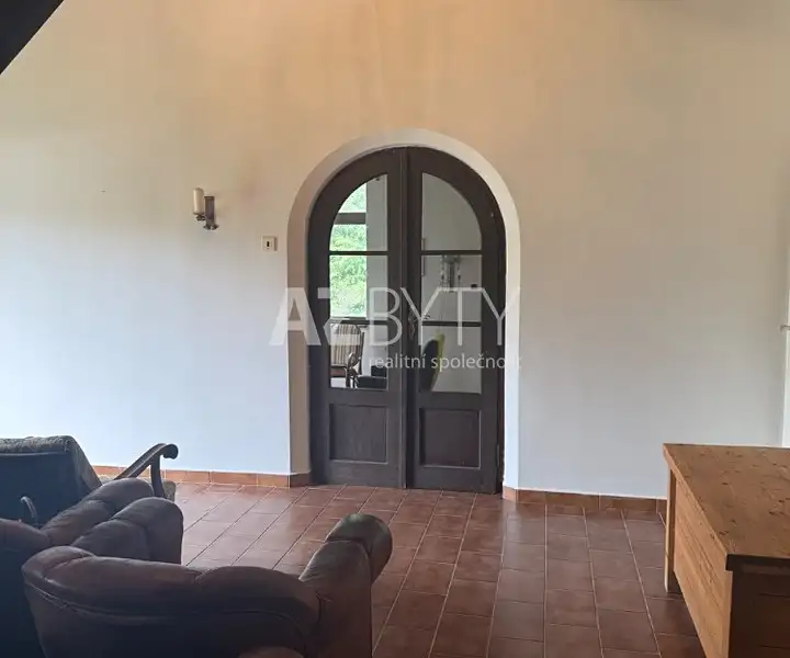 Prodej rodinného domu 320 m², pozemek 1200 m², Vlastec – náhled fotky 2