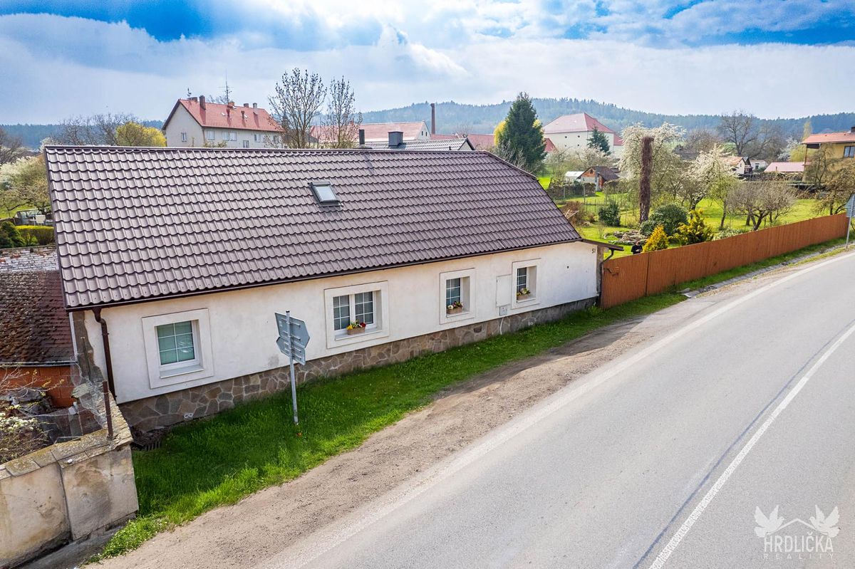 Prodej rodinného domu 135 m², pozemek 838 m² – fotografie 2