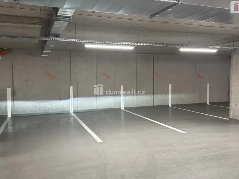 Pronájem garáže 8772 m², Praha – náhled fotky 2