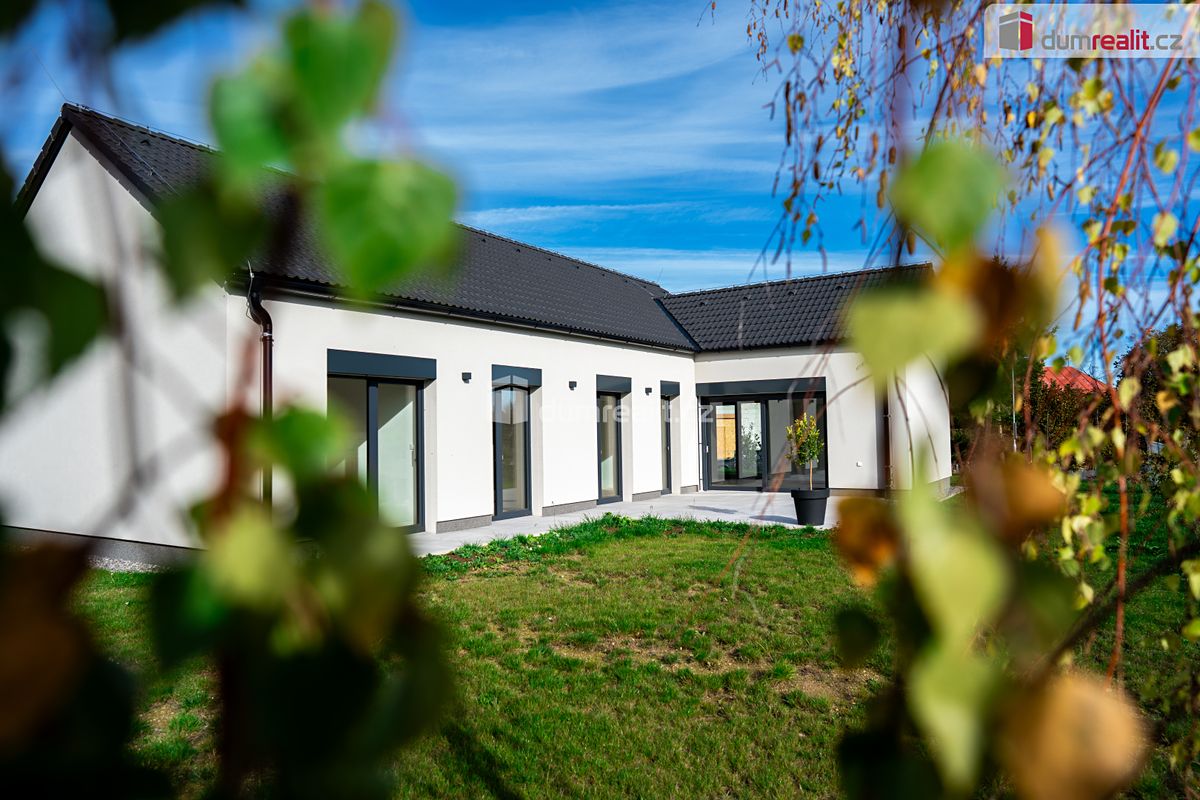 Prodej rodinného domu 135 m², pozemek 658 m² – fotografie 3