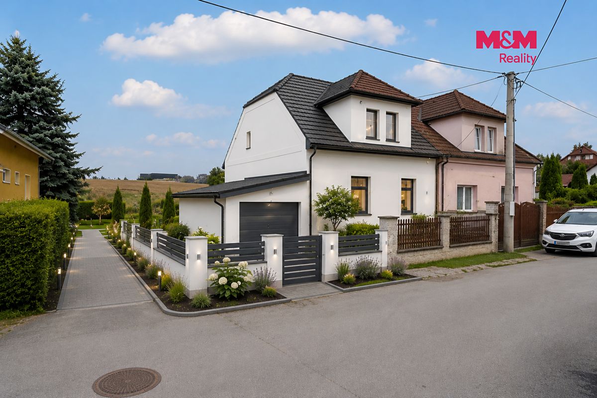 Prodej rodinného domu 227 m², pozemek 357 m² – fotografie 2