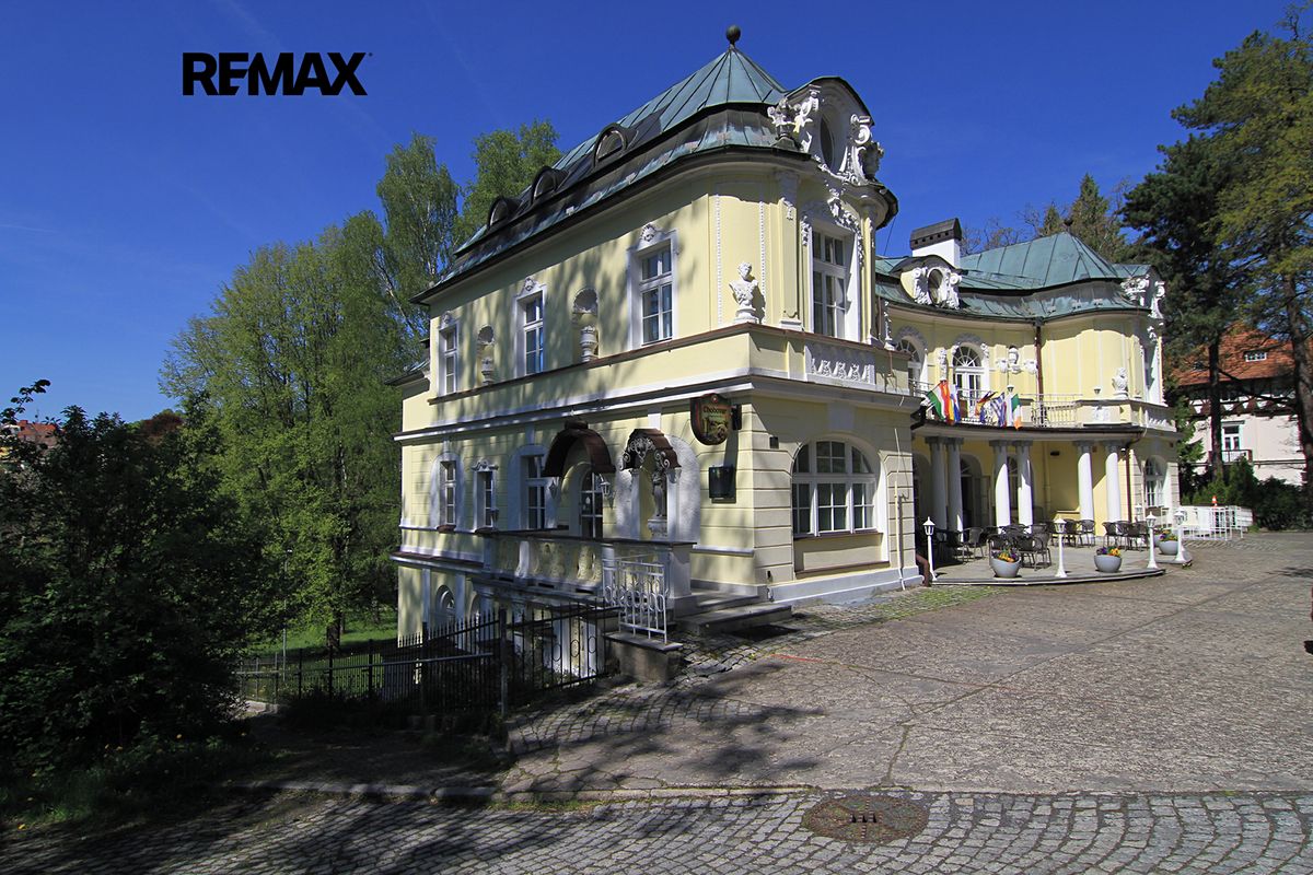 Prodej vily 600 m², pozemek 804 m² – fotografie 2