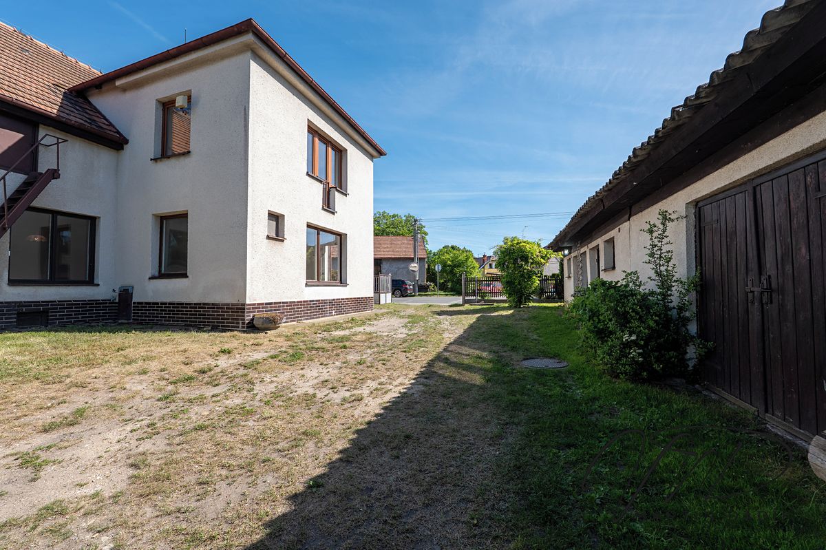 Prodej rodinného domu 232 m², pozemek 1557 m² – fotografie 4