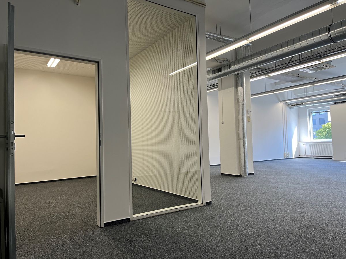 Pronájem kanceláře 158 m² – fotografie 2