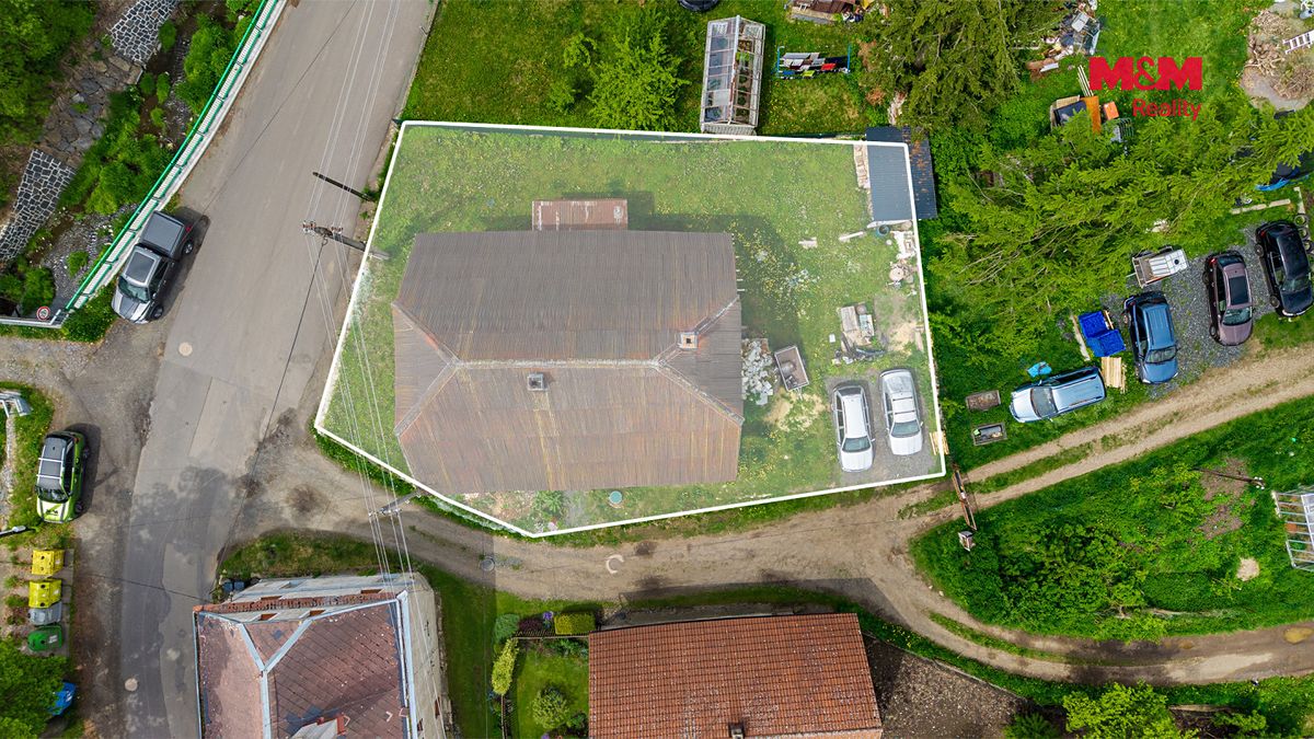 Prodej rodinného domu 220 m², pozemek 562 m² – fotografie 2