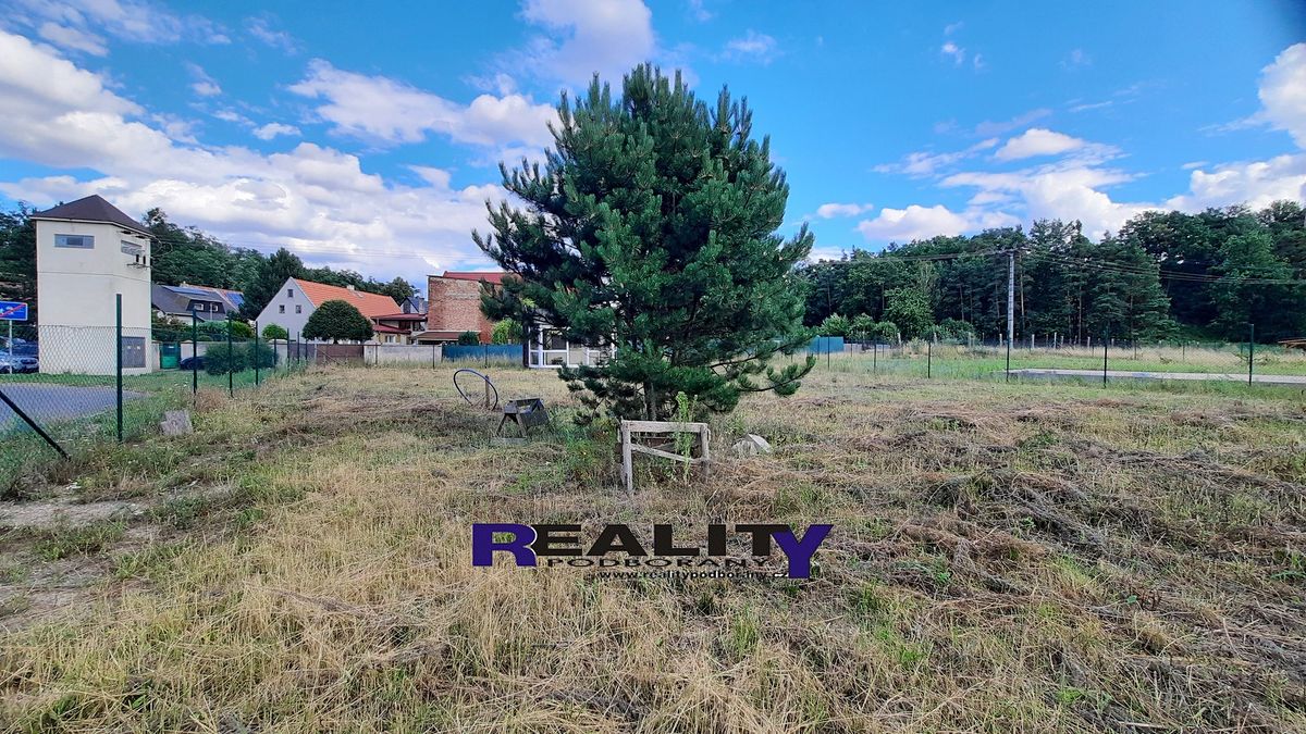 Prodej stavebního pozemku 831 m² – fotografie 2