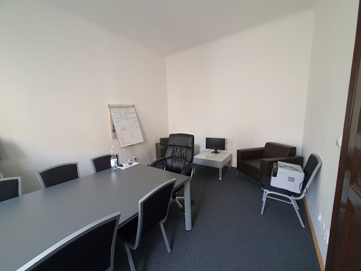 Pronájem kanceláře 65 m² – fotografie 3