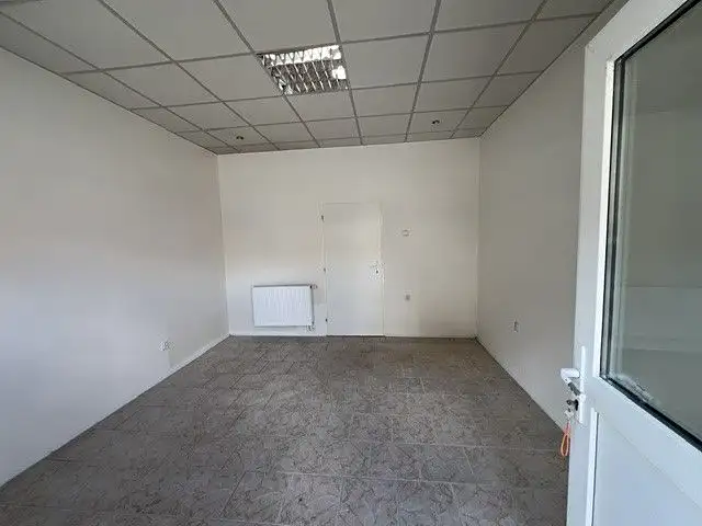 Pronájem obchodního prostoru 20 m², Hodonín – náhled fotky 1