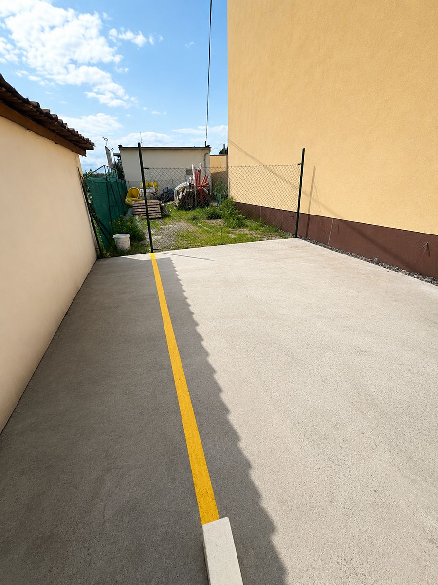 Pronájem garážového stání 8 m²