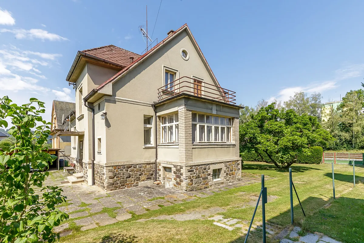 Prodej rodinného domu 219 m², pozemek 1597 m²