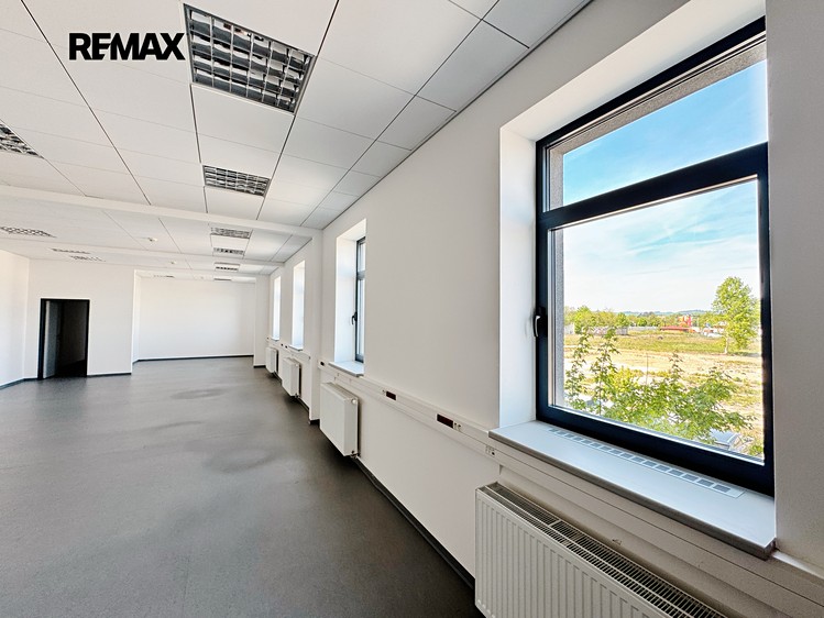 Комерційне приміщення в оренду, 650 м² (7 з 42)