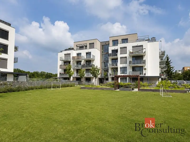 Prodej bytu 1+kk 35 m², Praha – náhled fotky 1