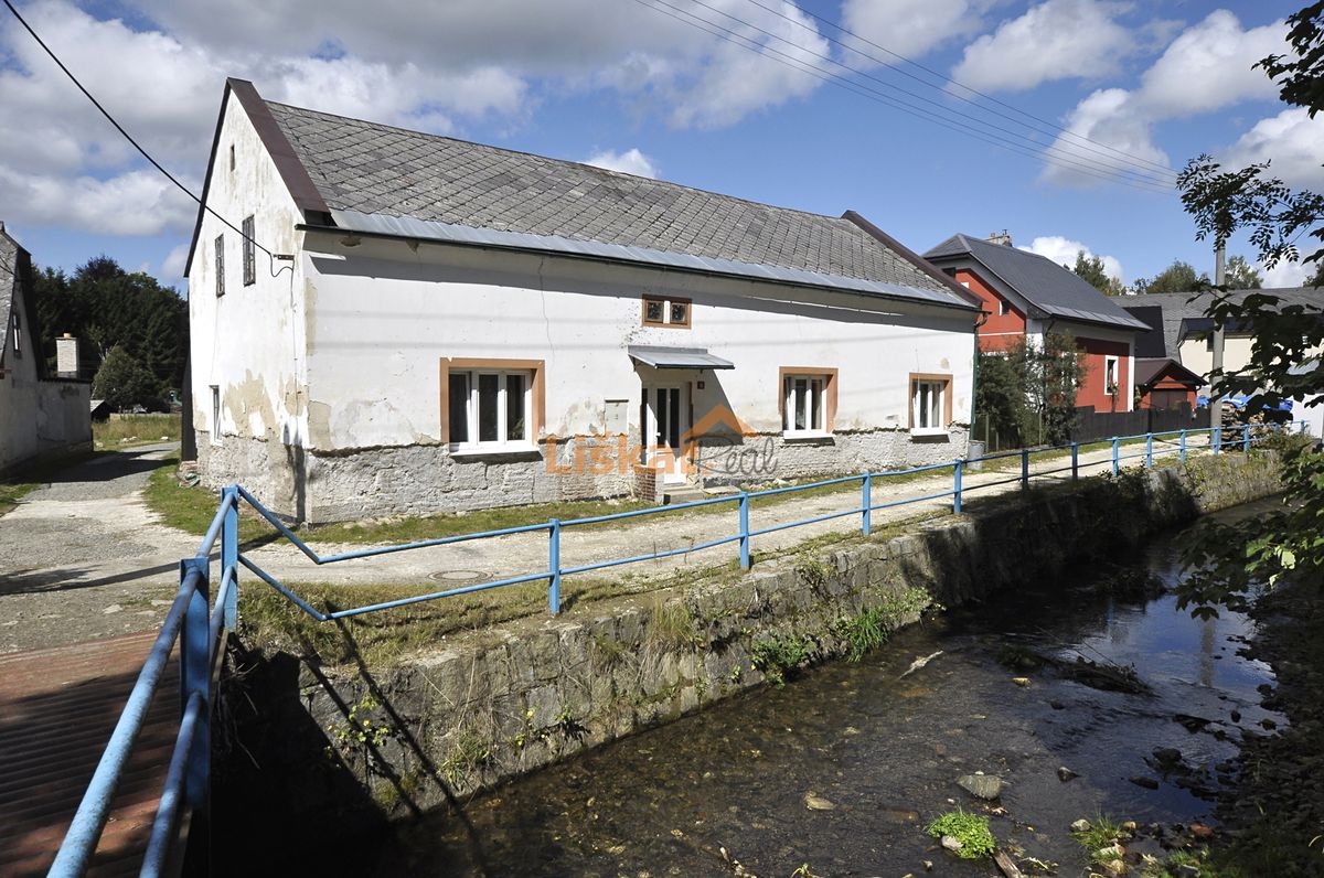 Prodej rodinného domu 182 m², pozemek 745 m²
