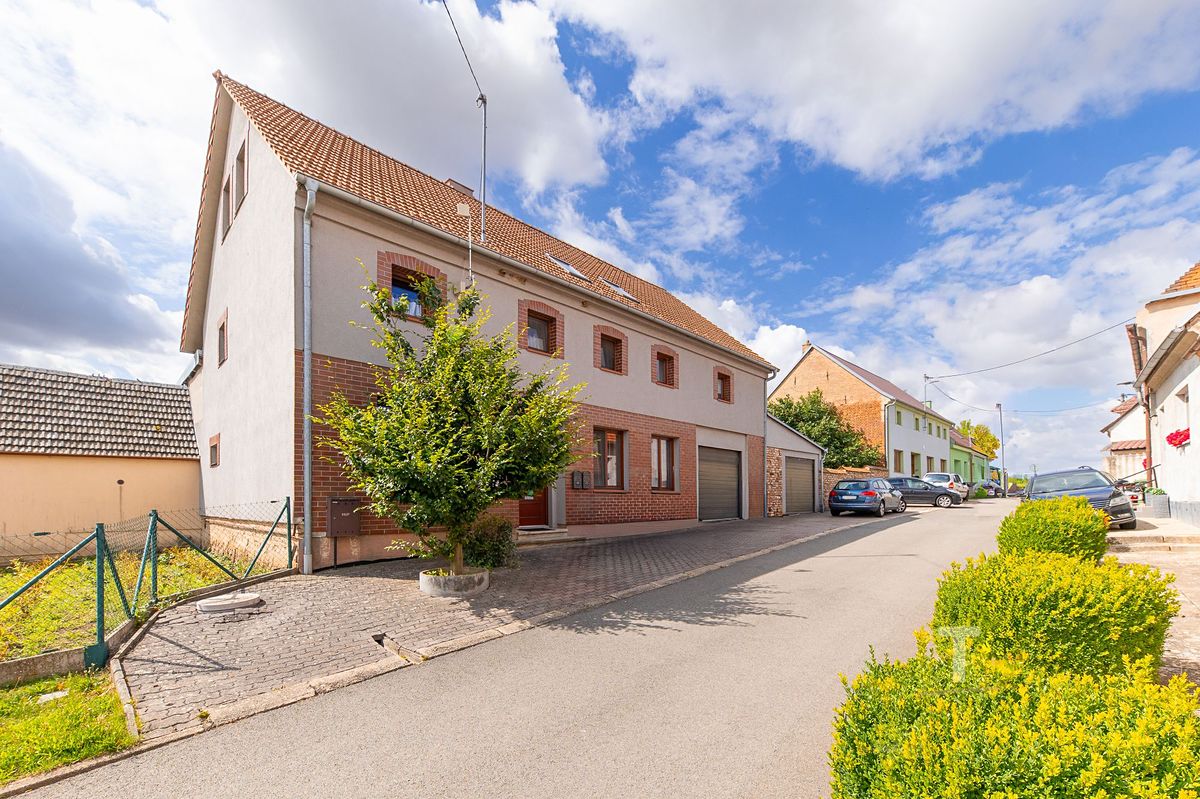 Prodej rodinného domu 416 m², pozemek 690 m²